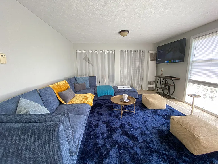 728 Whitehall Dr — Photo 17