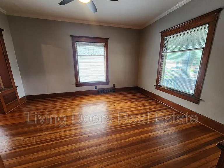 837 Peach St — Photo 11