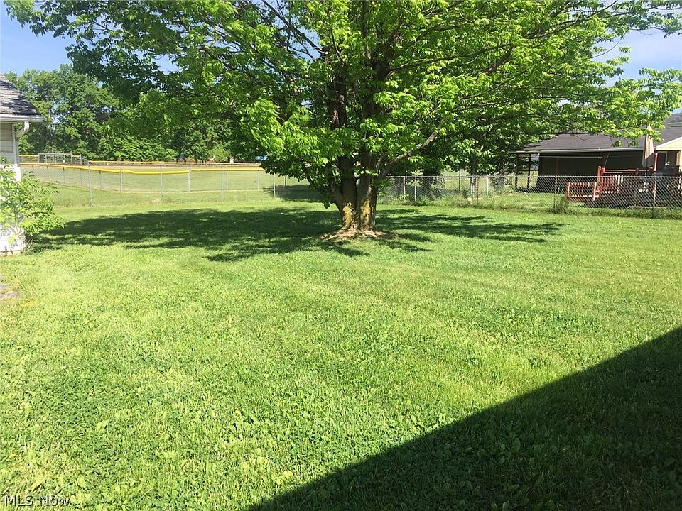 2nd image of 1743 Abbe Rd S