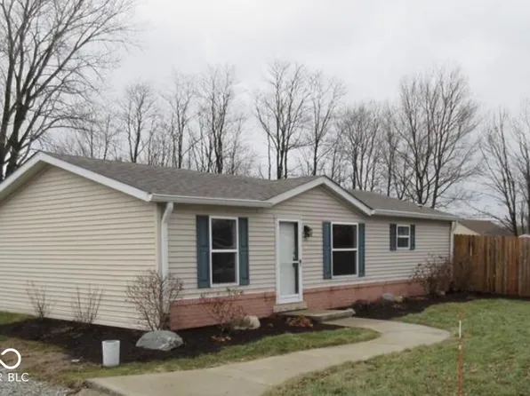 111 Fountain Lake Dr, Greenfield, IN 46140