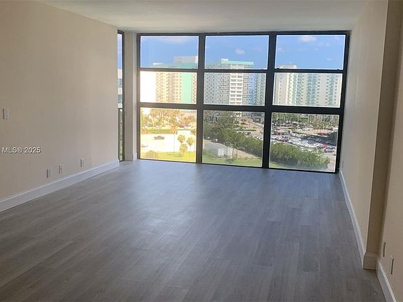 5th image of 200 Leslie Dr APT 1106