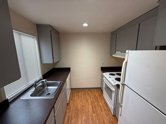 4th image of 12510 Meridian Ave S APT 2