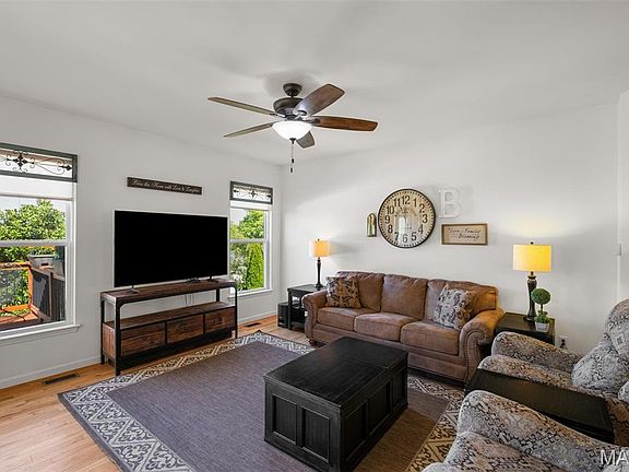 4th image of 645 Vista Conn Dr