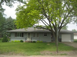 304 Meridian St S, Belle Plaine, MN 56011