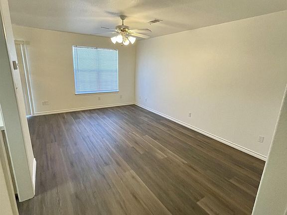 2nd image of 503 Gateway Pkwy APT 1