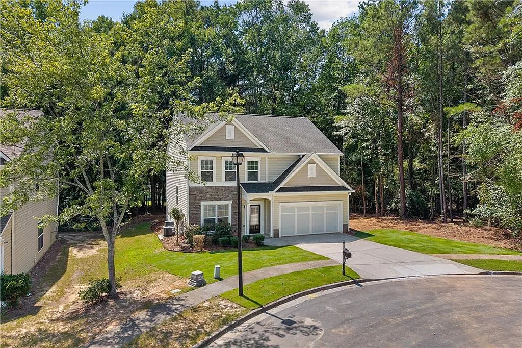3 bed, 2.5 bath, 2168 sqft, $2,200 — Photo 2