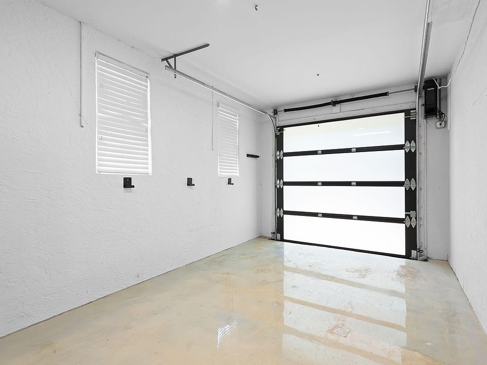 1st image of 814 SW 10TH Street #814