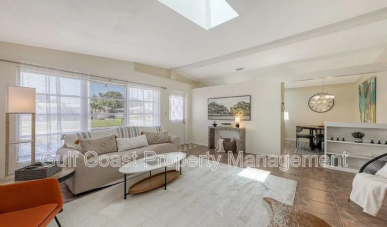 2551 Waneta Dr — Photo 9