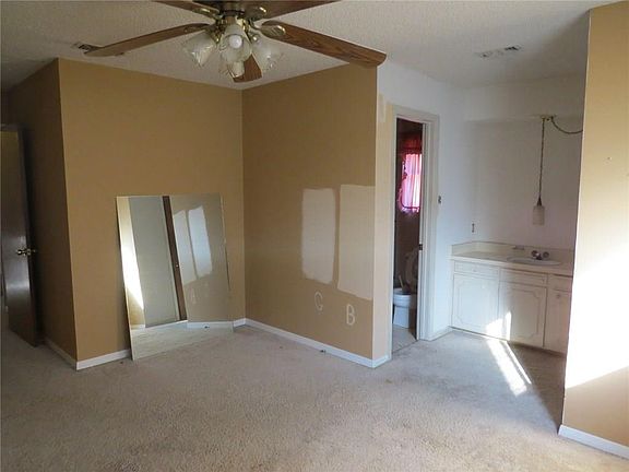 5th image of 813 Cambridge Pl