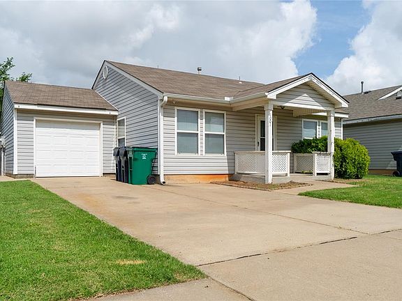 2nd image of 1001 Hyacinth Hollow Dr