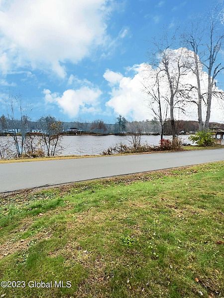 5th image of 185 River Road