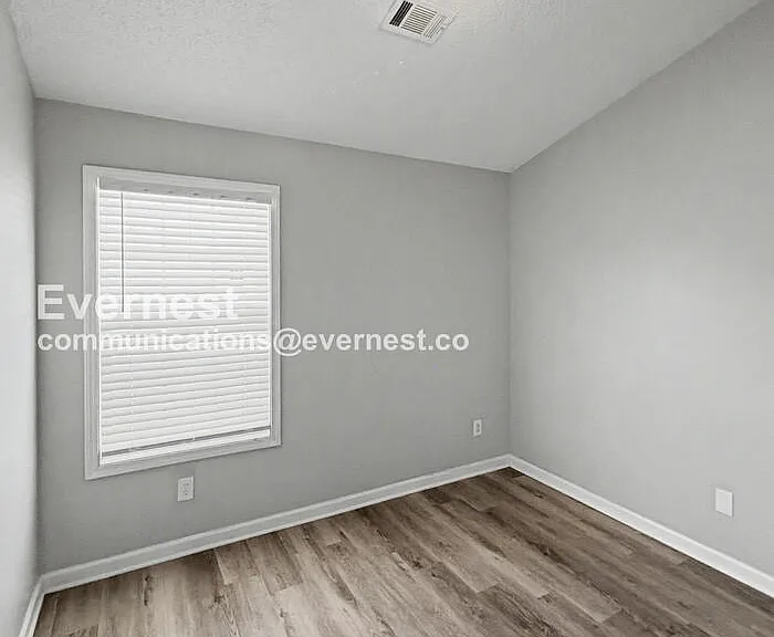 8609 Thomas Ln — Photo 13