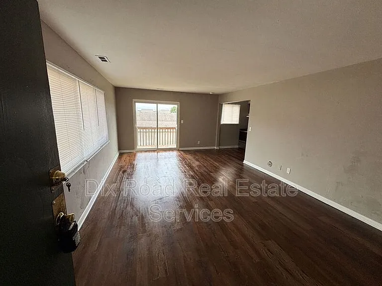 415 Sycamore Rd #D3 — Photo 3