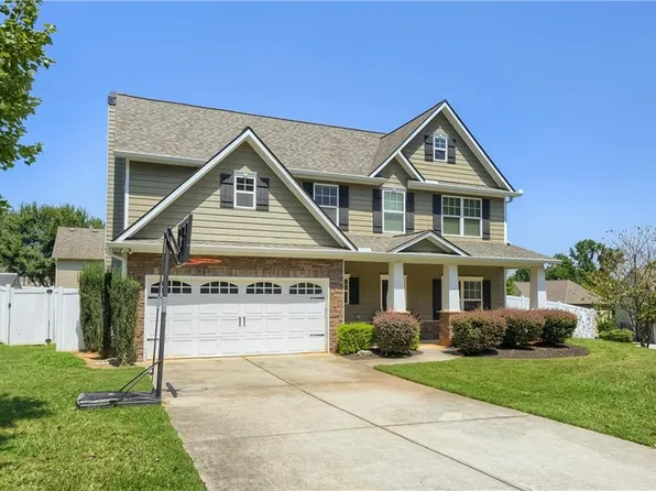 98 Village Park Dr, Newnan, GA 30265