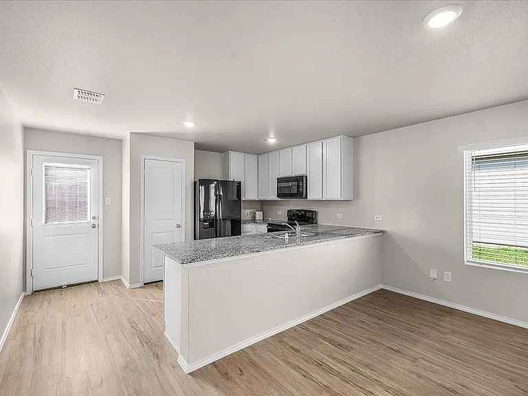 1412 Silver Oak Ln — Photo 19
