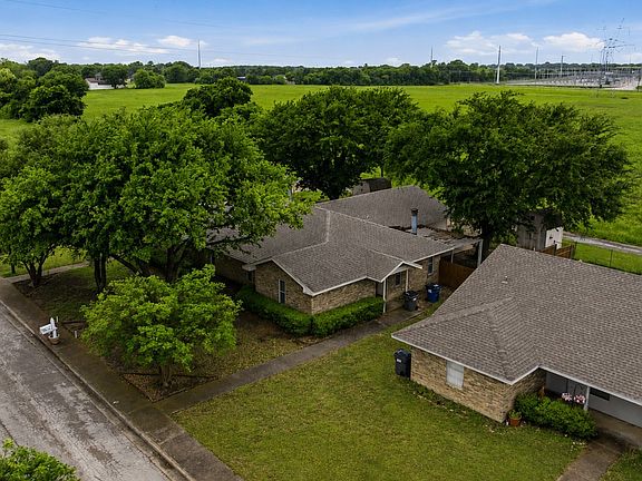 4th image of 1729 Jenkins Ln