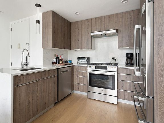 5th image of 46-20 11th St Penthouse C