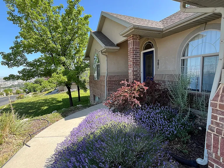 281 E Eagle Ridge Dr — Photo 3