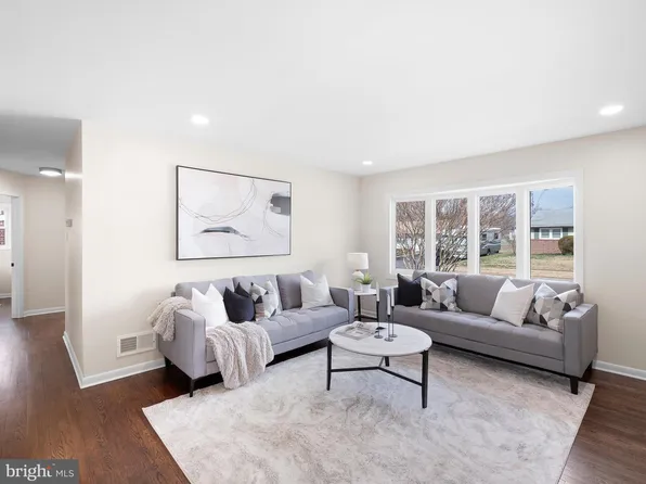 211 Catalina Dr, Newark, DE 19711