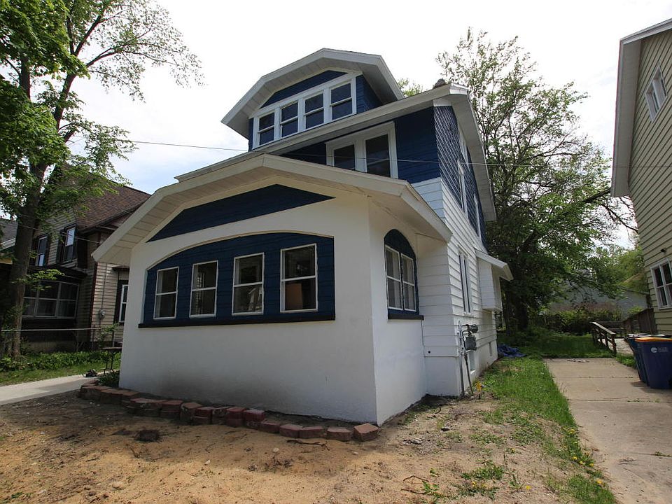 1st image of 928 Watkins St SE