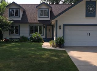 17237 N Fruitport Rd, Spring Lake, MI 49456