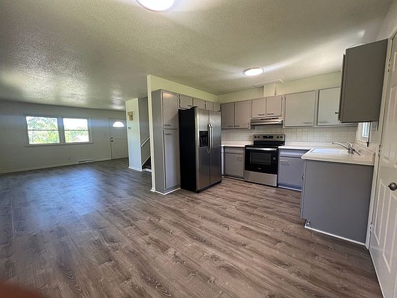 5th image of 2401-2403 Calico Ln