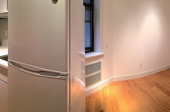 3rd image of 172 Mulberry St APT 12A