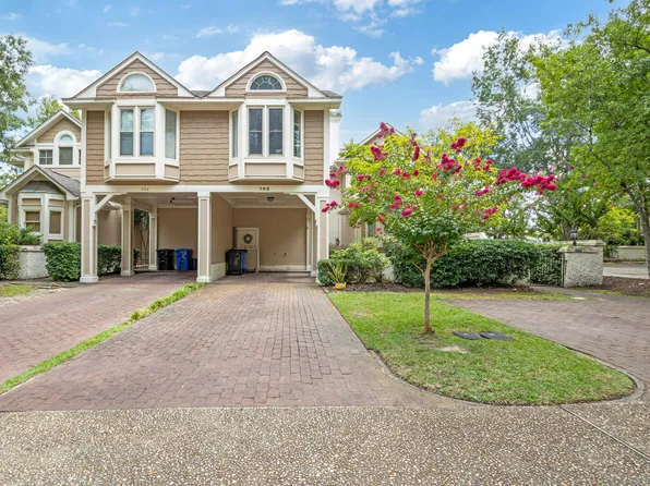 703 Marketview Ct, Fayetteville, NC 28301