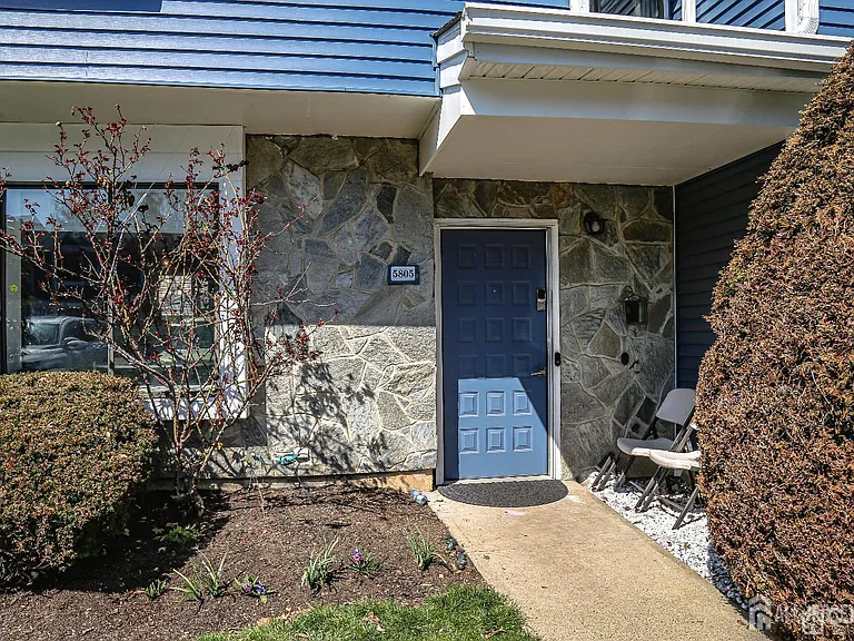 5805 Hana Rd — Photo 32