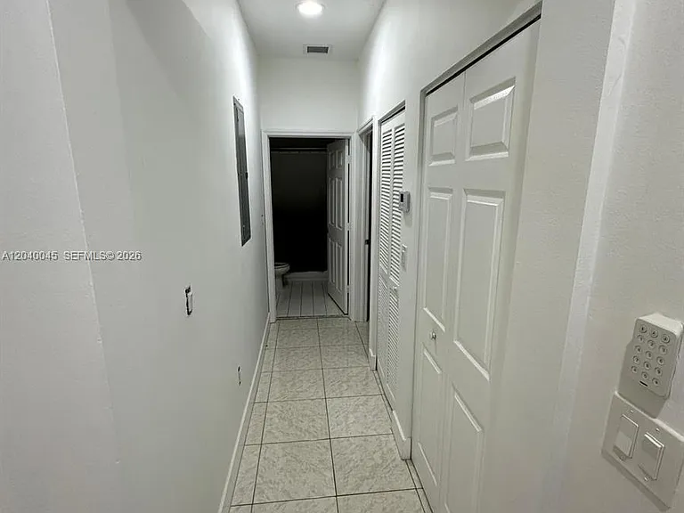 4273 NE 10th Ct #4273 — Photo 11