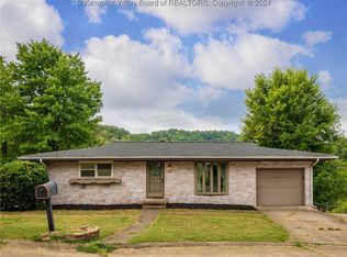 109 Holley Dr, Nitro, WV 25143