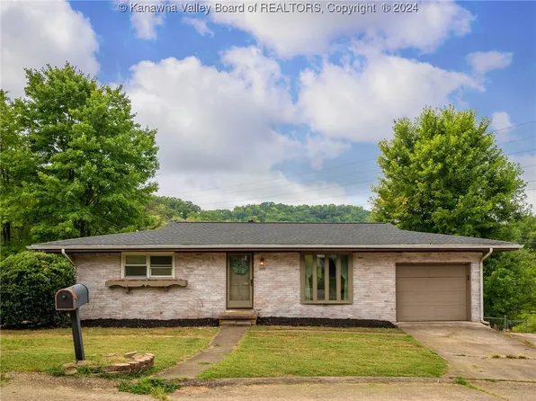 109 Holley Dr, Nitro, WV 25143