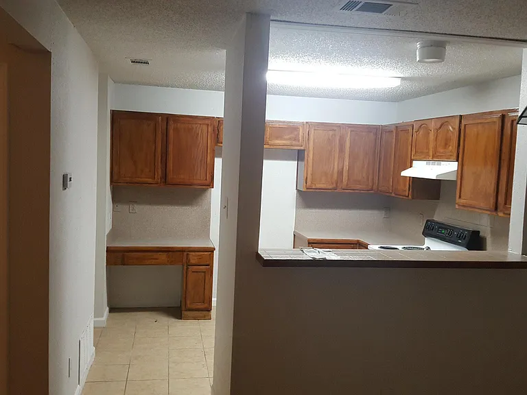 1608 Hackamore St — Photo 3