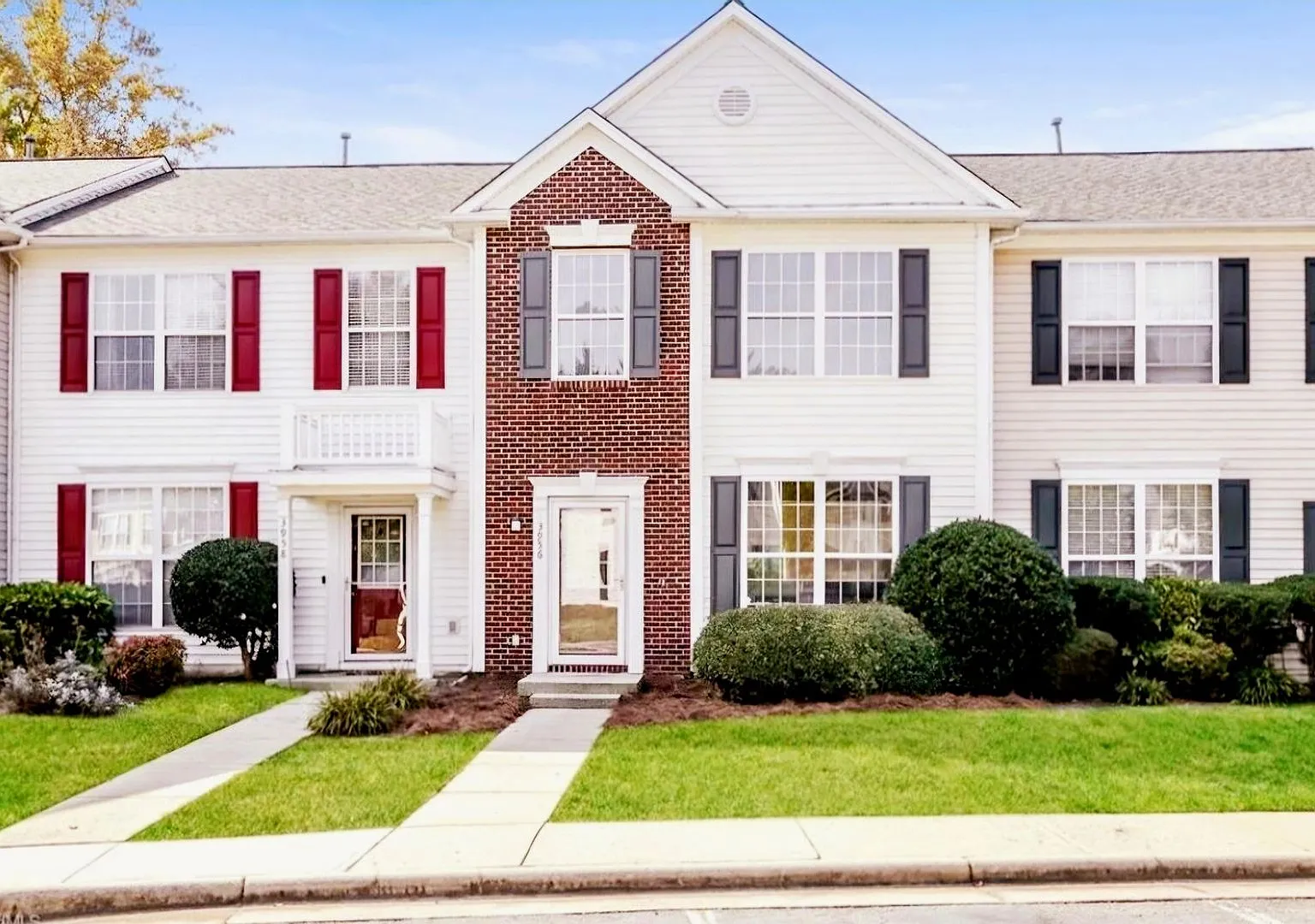 Charming 3BR Townhome in Jamestown — Photo 1