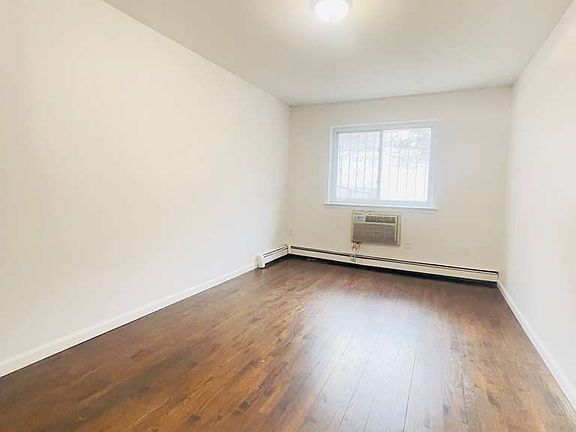 4th image of 1776 E 12th St #A