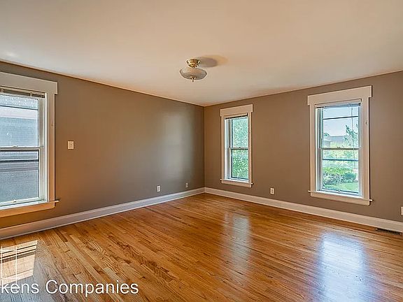 4th image of 320 W 2nd Ave