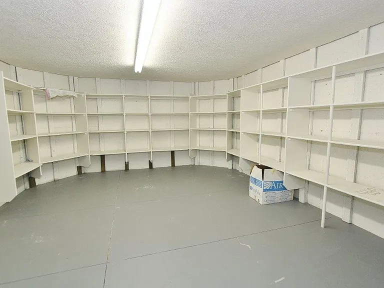 2291 N Greenview Ct — Photo 32