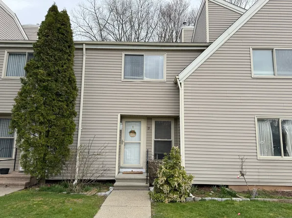 15 Cherokee Court #15, Cromwell, CT 06416