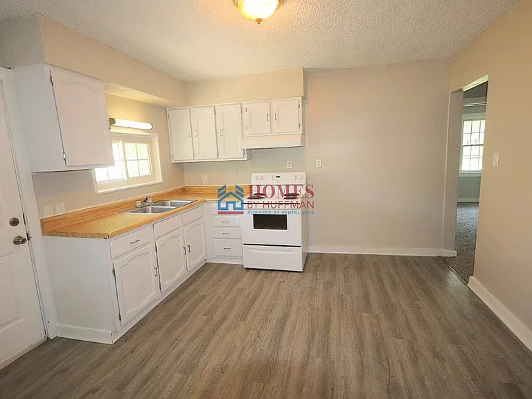 1713 Hawthorne Ave — Photo 7