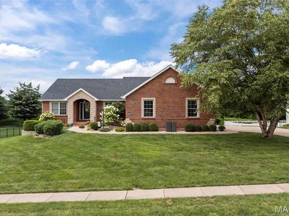 1211 Highland Circle Dr, Wentzville, MO 63385