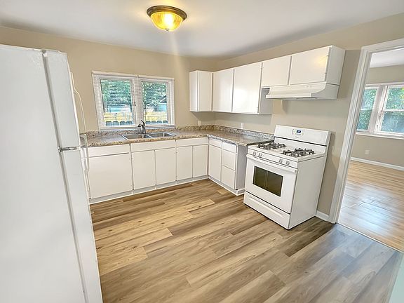 2nd image of 840 Crosby St NW #3