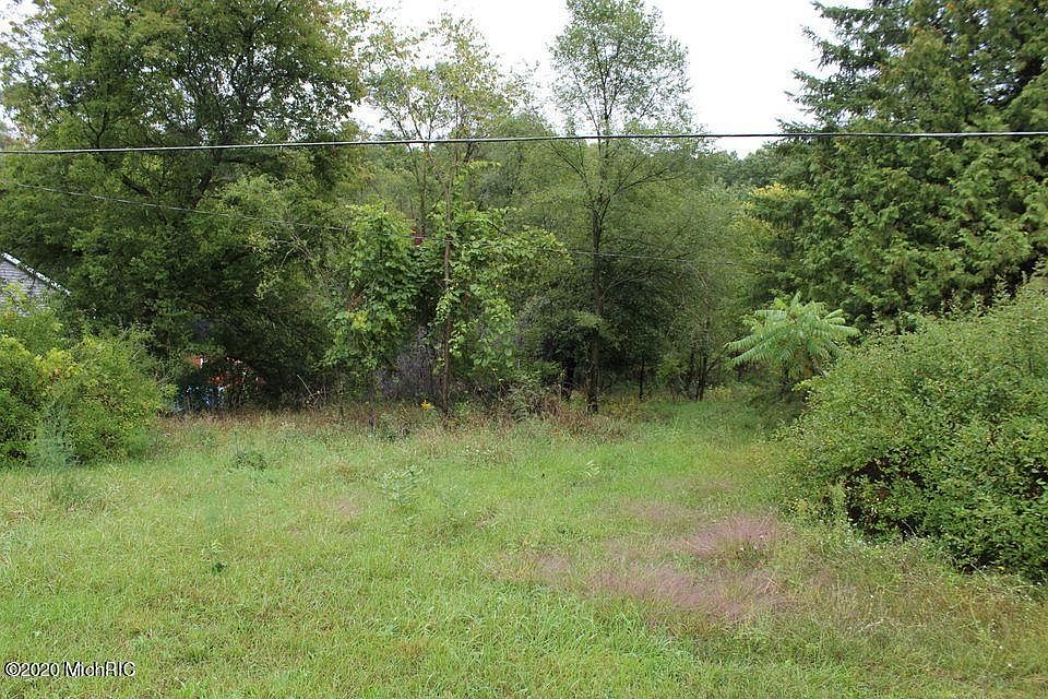 2nd image of 6832 Pixley Ave NE