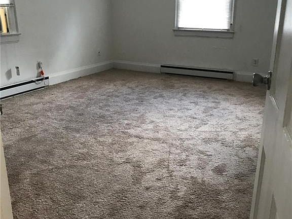 4th image of 34 Davis St