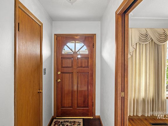 5th image of 2518 W Orchard Ave