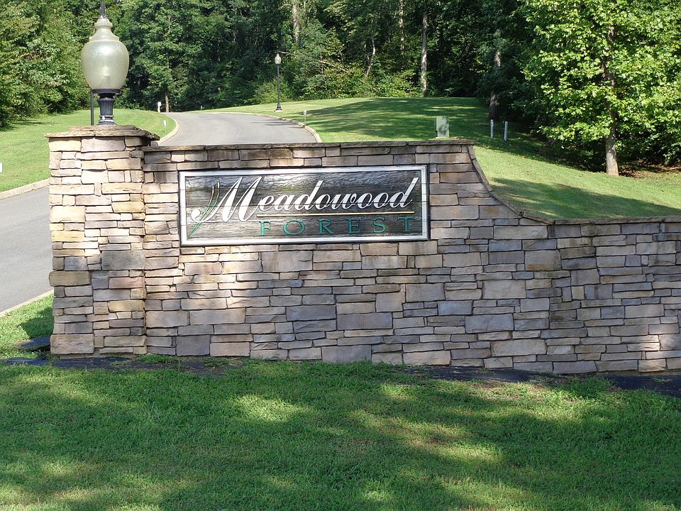 1st image of 11 Meadowood Rd #11