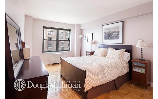 Sold by Douglas Elliman | media 15