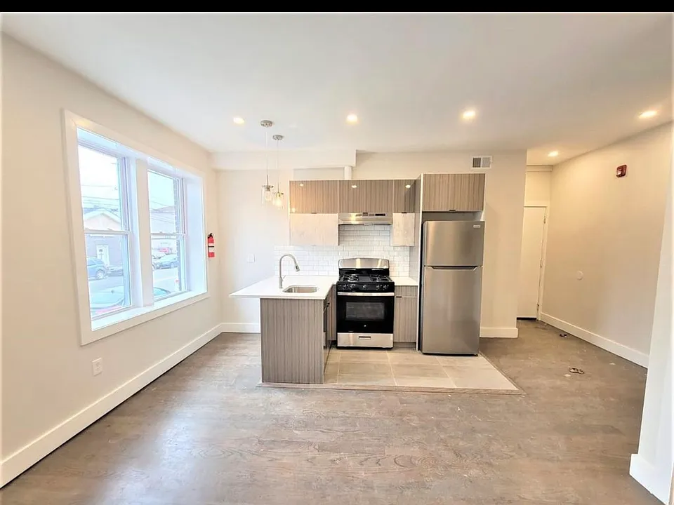 535 Hawthorne Ave #306A