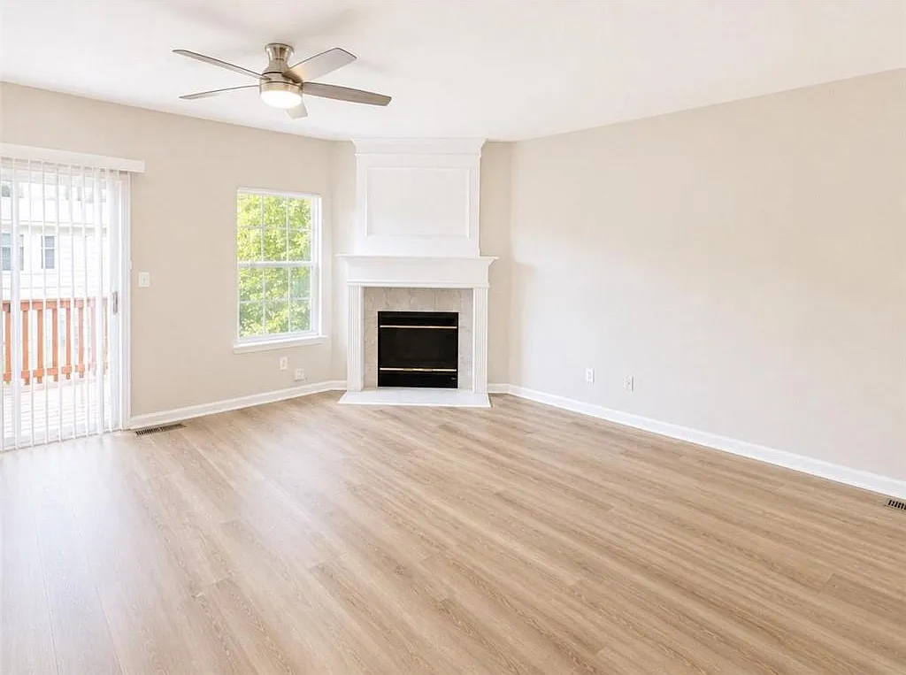 3 bed, 3.5 bath, 1776 sqft, $2,350 — Photo 3