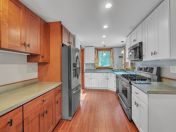 5th image of 211 Mendon St