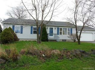 6099 Raymond Rd, Lockport, NY 14094